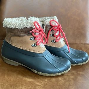 Sperry women’s Saltwater Alpine Leather Duck Boot